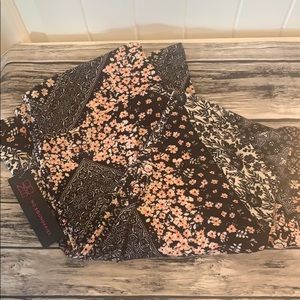 Floral patterned flared bottom leggings.